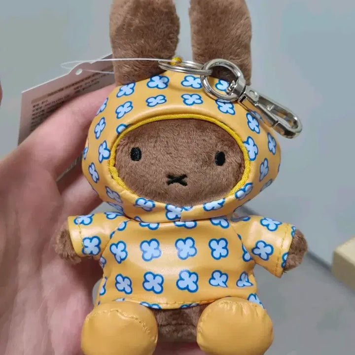 [BUNJANG] Miffy Rainy Day Melanie Plush Keychain / 새상품) 미피 인형 키링 우비 멜라니