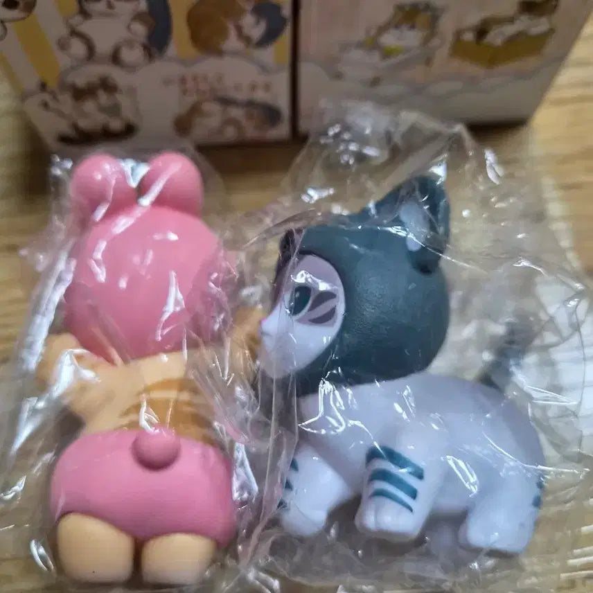 [BUNJANG] Cat Figure Set (Pink &amp; Gray Costumes) / 고양이 피규어 2종 세트