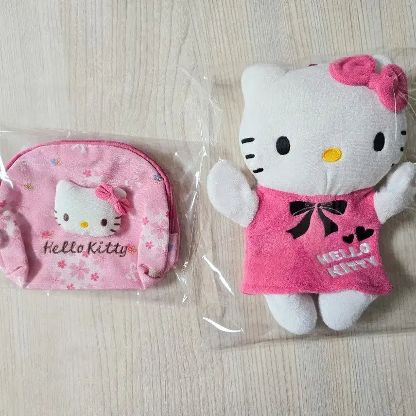 [BUNJANG] Sanrio Classic Kitty Pouch + Shower Glove Set / 고전키티 제품 세트 / 파우치+샤워글러브