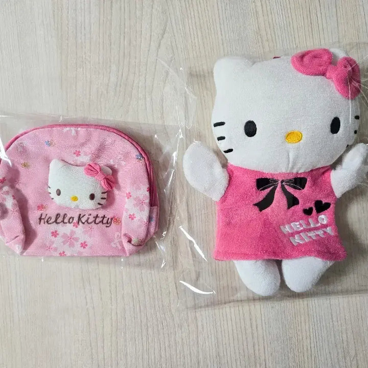 [BUNJANG] Sanrio Classic Kitty Pouch + Shower Glove Set / 고전키티 제품 세트 / 파우치+샤워글러브