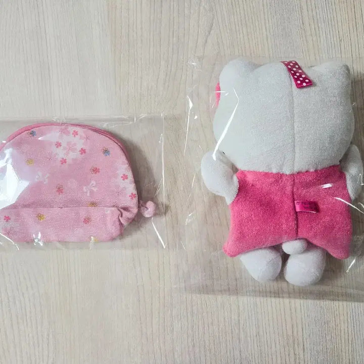[BUNJANG] Sanrio Classic Kitty Pouch + Shower Glove Set / 고전키티 제품 세트 / 파우치+샤워글러브