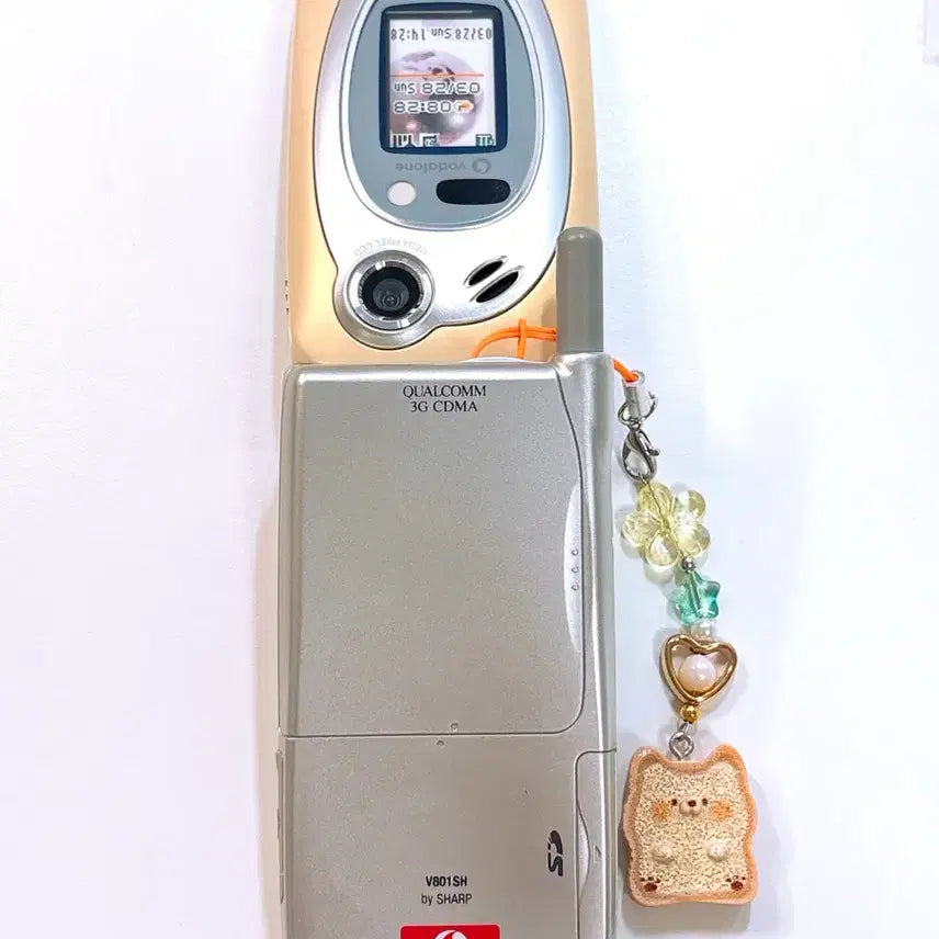 [BUNJANG] Vodafone Yellow Beige Silver Mock-up Phone Display Model / 보다폰 옐로우베이지 실버 목업폰 모형폰