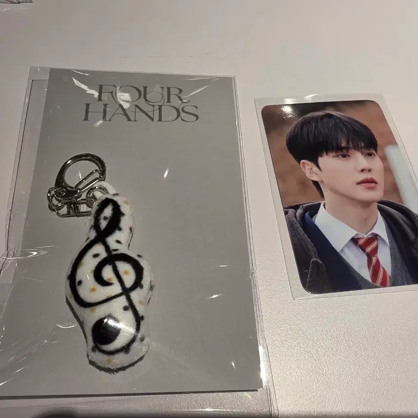 [BUNJANG] Fourehands Popup Plush Keyring + Bio POB Photocard / 포핸즈팝업 봉제키링+비오포카 양도