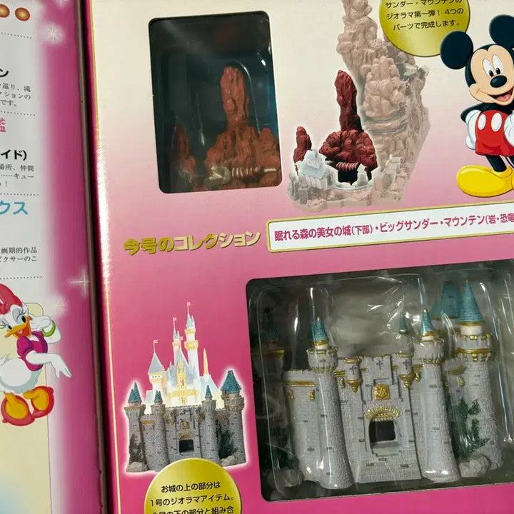 [BUNJANG] Disneyland Diorama Figure Book Set Vol. 1 &amp; 2 / 디즈니랜드 디오라마 피규어 책 1,2권 세트