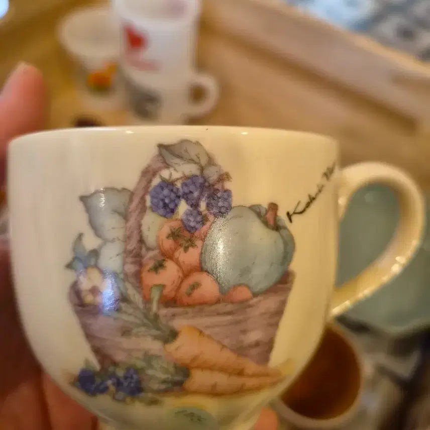 [BUNJANG] Vintage Mug with Fruit and Vegetable Illustration / 빈티지머그