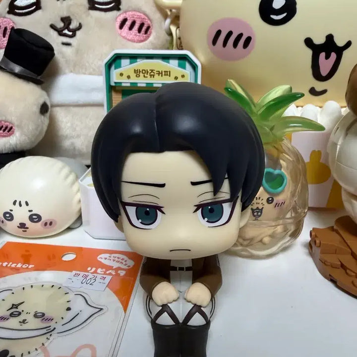 [BUNJANG] Attack on Titan Levi Look Up Figure / 진격의거인 리바이 룩업