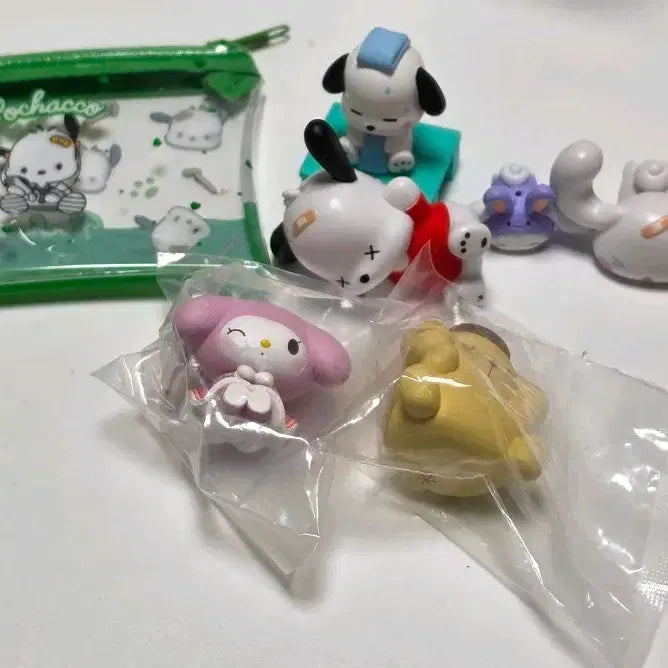 [BUNJANG] Sanrio Bundle Gacha Figures &amp; Pochacco Pouch / 산리오 일괄 가챠 피규어+포챠코 파우치 양도합니다 헤이세이 휴대폰 시나모롤 사우나 꽈당 포챠코 폼폼푸린 마이멜로디