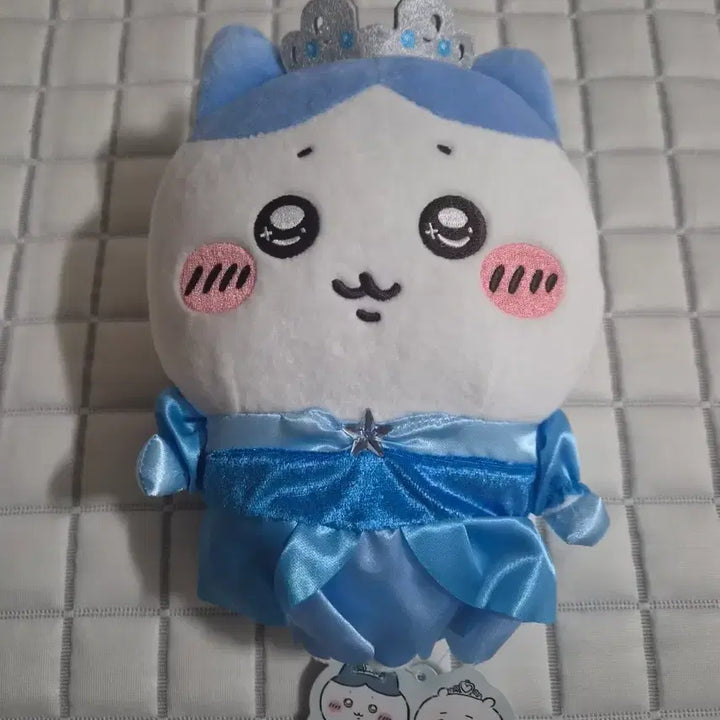 [BUNJANG] Chiikawa Fuwawa Parade Princess Hachiware Medium Plush / [정품/택포함] 치이카와 푸와파 퍼레이드 프린세스 공주 하치와레 중형 인형