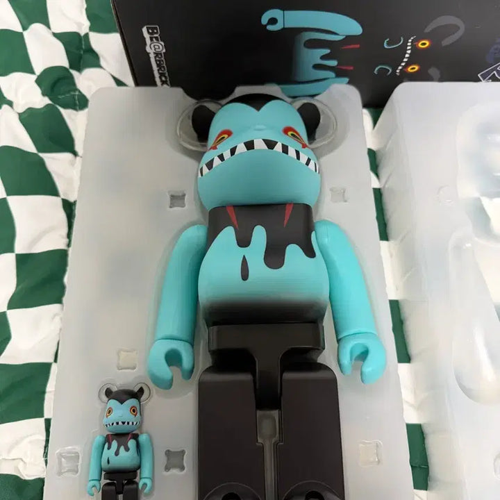 [BUNJANG] Be@rbrick Devilman Byron 400% &amp; 100% Set / 베어브릭 데빌맨 바이런 400 100 세트