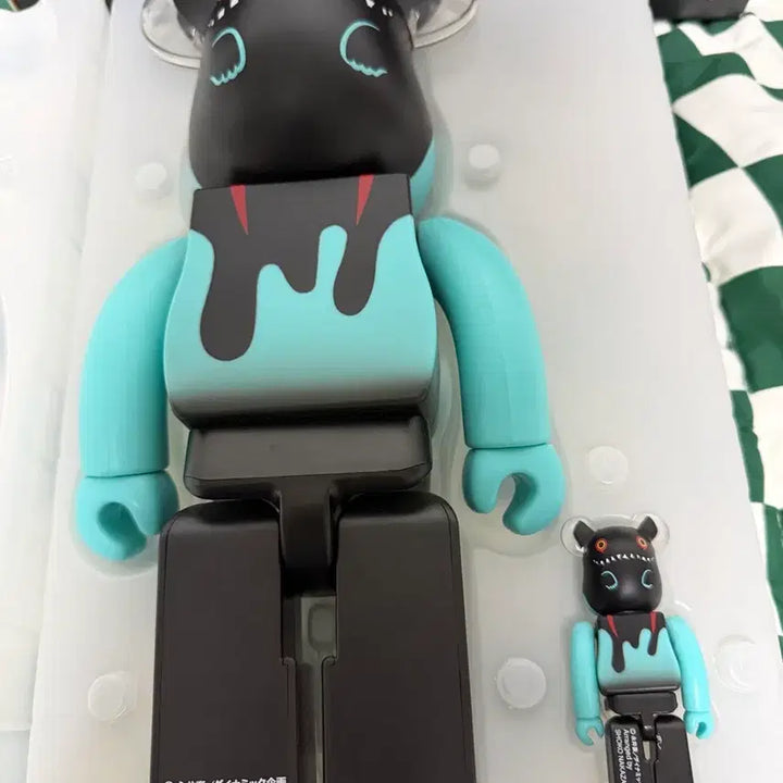 [BUNJANG] Be@rbrick Devilman Byron 400% &amp; 100% Set / 베어브릭 데빌맨 바이런 400 100 세트