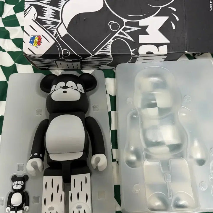 [BUNJANG] Bearbrick Matthew 400% &amp; 100% Set / 베어브릭 매튜 400 100 세트