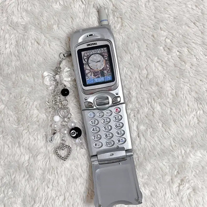[BUNJANG] Docomo Flip Phone Mock-up Phone Y2K Silver / 고전 도코모 플립폰 목업폰 모형폰 일본 핸드폰 휴대폰 docomo y2k