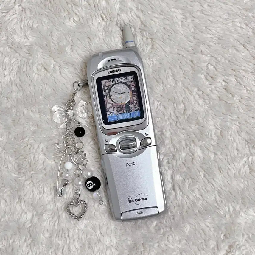 [BUNJANG] Docomo Flip Phone Mock-up Phone Y2K Silver / 고전 도코모 플립폰 목업폰 모형폰 일본 핸드폰 휴대폰 docomo y2k