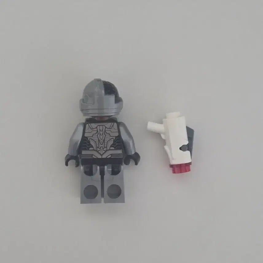 [BUNJANG] LEGO DC Cyborg Minifigure 76028 / [정품새제품] 76028 DC 사이보그 미니피규어 팝니다