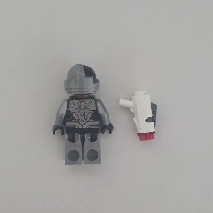 [BUNJANG] LEGO DC Cyborg Minifigure 76028 / [정품새제품] 76028 DC 사이보그 미니피규어 팝니다