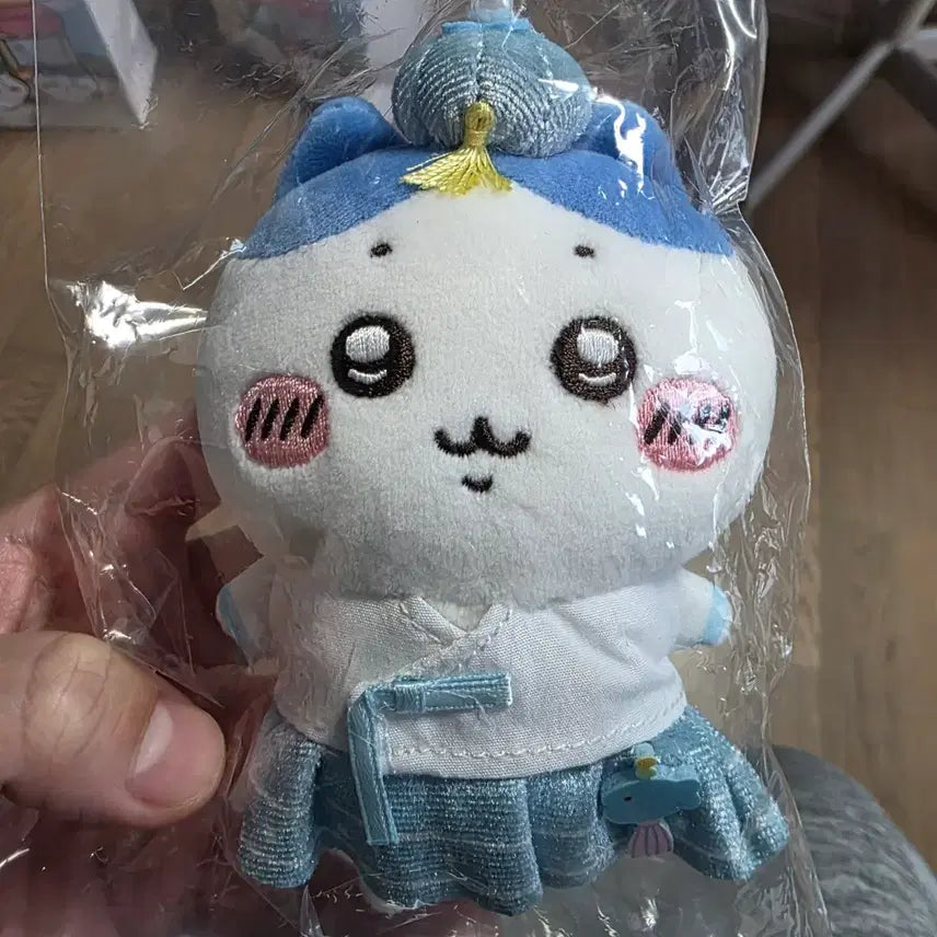 [BUNJANG] Chiikawa Hanbok Hachiware Mascot / 치이카와 한복 하치와레