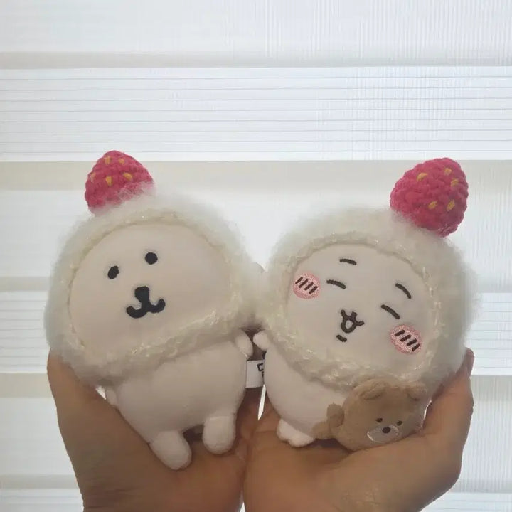 [BUNJANG] Chiikawa Strawberry Mochi Hat (10cm Doll Clothes) / 10cm 뜨개 인형옷 딸기모찌 모자 한정선 치이카와