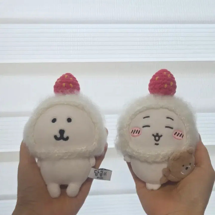[BUNJANG] Chiikawa Strawberry Mochi Hat (10cm Doll Clothes) / 10cm 뜨개 인형옷 딸기모찌 모자 한정선 치이카와