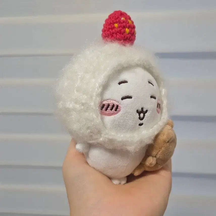 [BUNJANG] Chiikawa Strawberry Mochi Hat (10cm Doll Clothes) / 10cm 뜨개 인형옷 딸기모찌 모자 한정선 치이카와