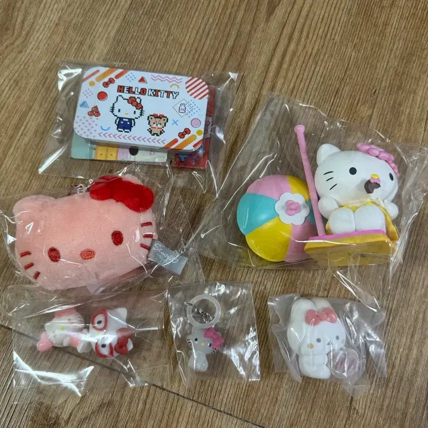 [BUNJANG] Sanrio Hello Kitty Tanning Kitty Figure &amp; Keyring Set (9 Types) / 산리오 헬로키티  태닝키티 피규어 및 키링 세트 (9종)
