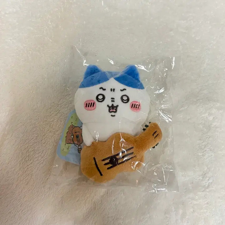 [BUNJANG] Hachiwara Doll Playing Guitar / 데스크톱에서 지켜보는 인형 기타 든 하치와레