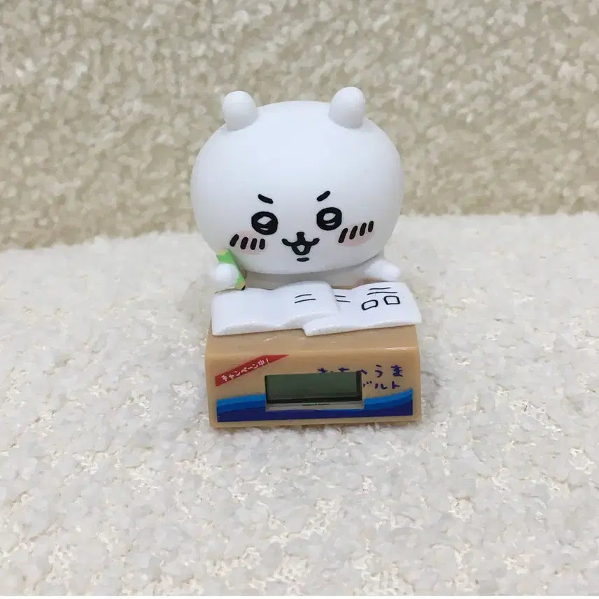 [BUNJANG] Chiikawa Cardboard Clock Study Gacha Figure / 먼작귀 치이카와 골판지 시계 공부 가챠 피규어