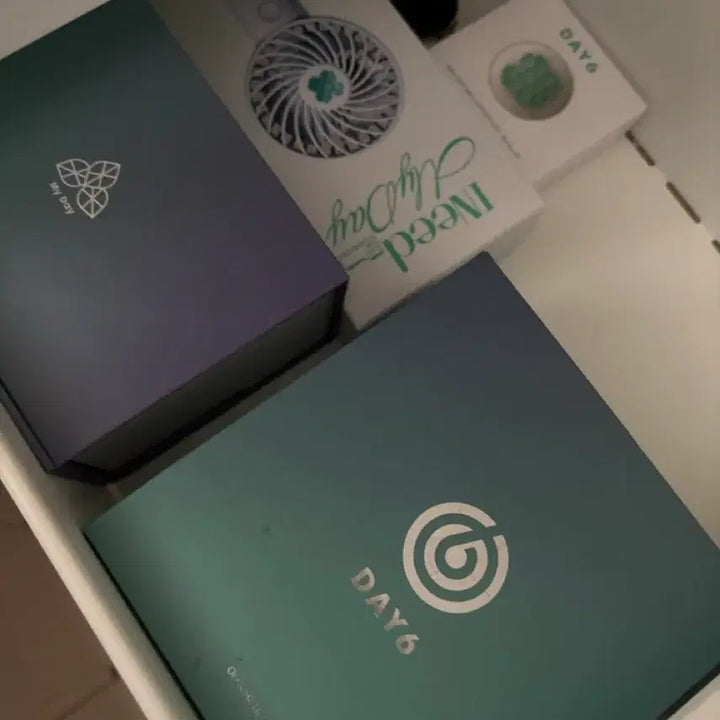 [BUNJANG] Day6 Madeleine Watch Vol. 1/2 + Handheld Fan Bundle / 데이식스 마데워치 버전1,2