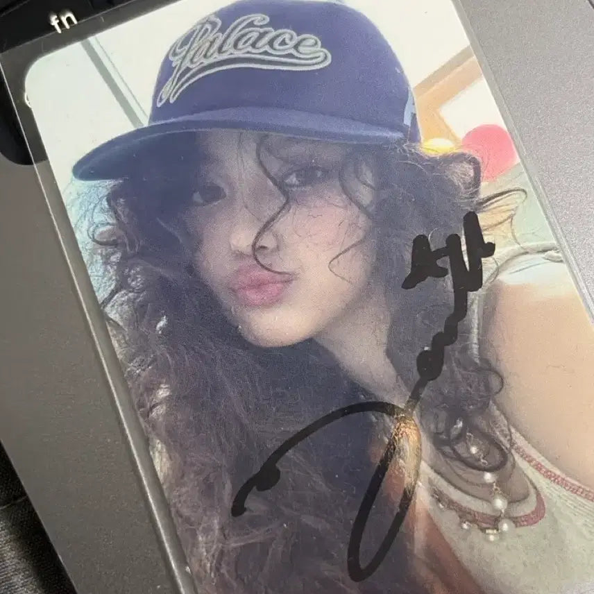 [BUNJANG] NewJeans Danielle Signed Photocard / 뉴진스 다니엘 사인포카