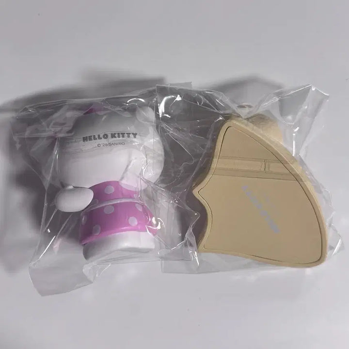 [BUNJANG] Miniso Hello Kitty Holiday Figure / 미니소 헬로키티 하트 홀리데이 피규어