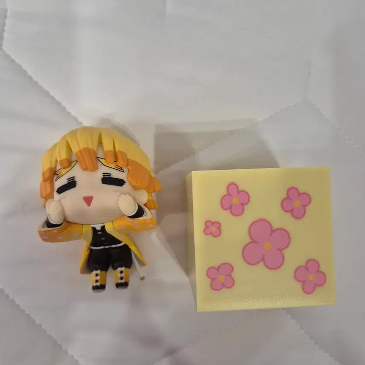 [BUNJANG] Demon Slayer Zenitsu Hikkake Figure (Opened) / 개봉) 박스x 젠이츠 힛카게