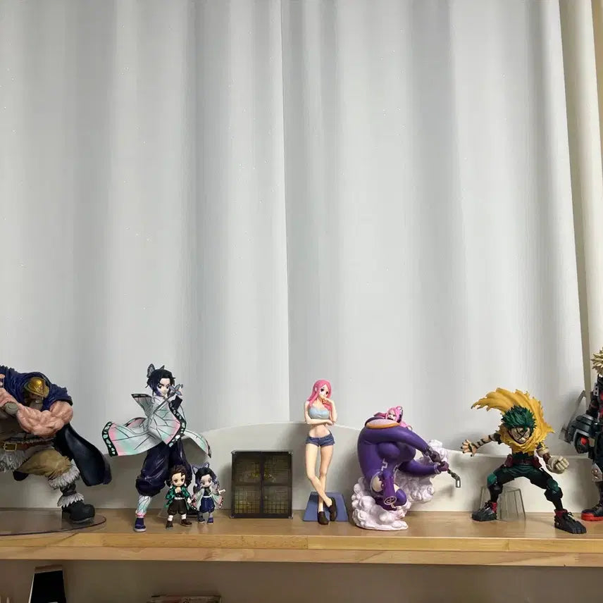 [BUNJANG] Demon Slayer LED Stand &amp; Figure Set / 피규어 및 맘스터치 귀멸의칼날 LED 스탠드