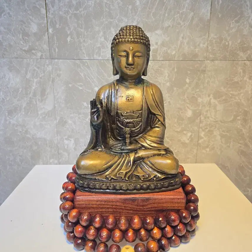[BUNJANG] Bronze Shakyamuni Buddha Statue with Protective Mudra on Lotus Throne, Korean Red Cedar Wood Base, and Wooden Prayer Beads / [동불상] 석가모니불 시무외인 연화대좌상 +참죽나무 통원목 좌대 +목조각 108염주