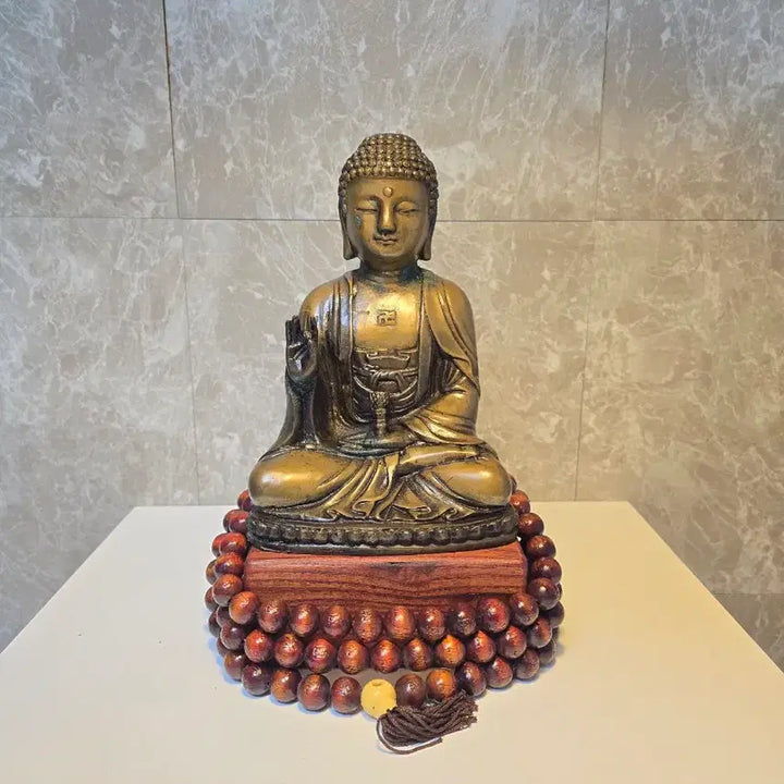 [BUNJANG] Bronze Shakyamuni Buddha Statue with Protective Mudra on Lotus Throne, Korean Red Cedar Wood Base, and Wooden Prayer Beads / [동불상] 석가모니불 시무외인 연화대좌상 +참죽나무 통원목 좌대 +목조각 108염주