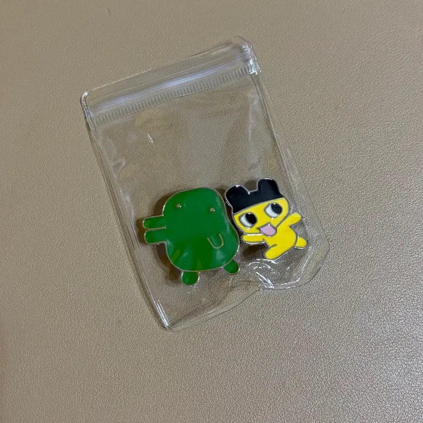 [BUNJANG] Tamagotchi 2-Piece Badge Set: Kuchipatchi &amp; Mametchi / 다마고치 뱃지 2종 세트 | 쿠치파치 마메치