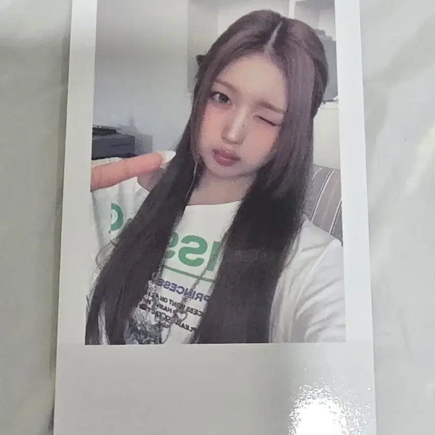 [BUNJANG] tripleS Jueun ANDLESS Polaroid Photocard / 트리플에스 주빈 ANDLESS 폴라로이드형 포토카드