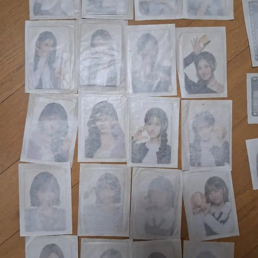 [BUNJANG] RESCENE Bread Photocard Bundle Set (Sealed) / 리센느 빵 포카 27종 일괄(미개봉)