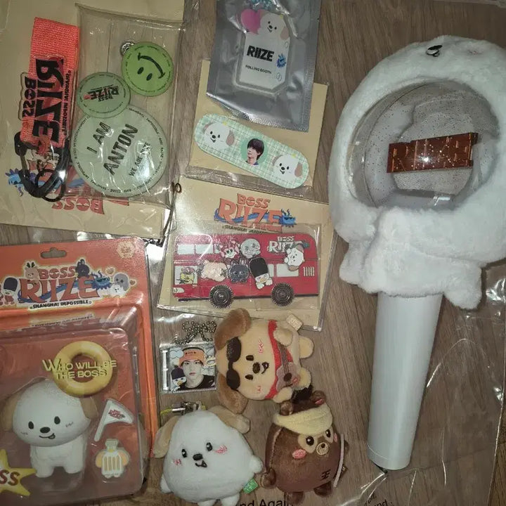 [BUNJANG] RIIZE Anton "Meongryongi" Doll Cape Hat &amp; Mini Lightstick Bundle Set / 지금만판매함)라이즈 앤톤 인형 멍룡이 케이프 모자 응원봉 미니 보스라이즈 굿즈 일괄 판매 양도