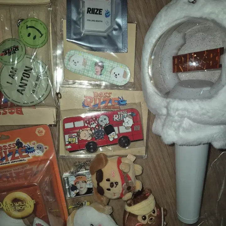 [BUNJANG] RIIZE Anton "Meongryongi" Doll Cape Hat &amp; Mini Lightstick Bundle Set / 지금만판매함)라이즈 앤톤 인형 멍룡이 케이프 모자 응원봉 미니 보스라이즈 굿즈 일괄 판매 양도