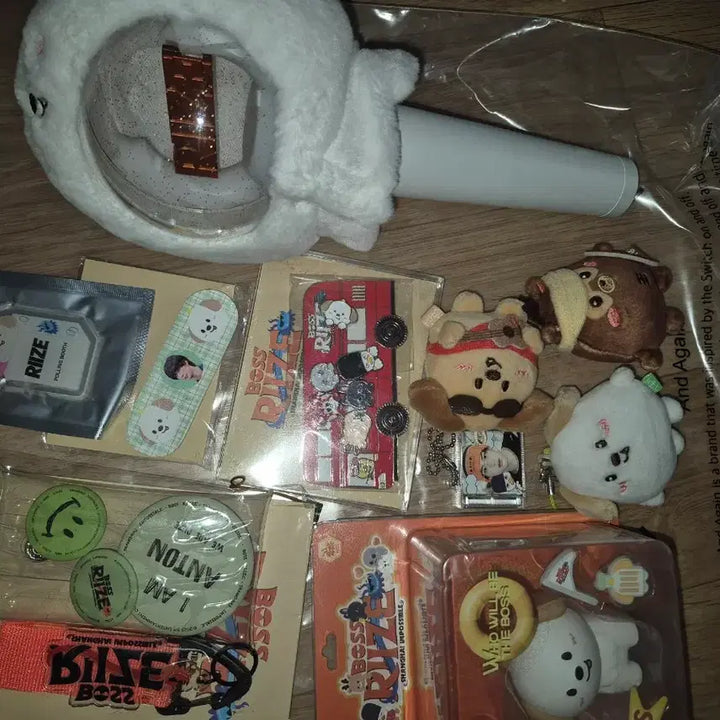 [BUNJANG] RIIZE Anton "Meongryongi" Doll Cape Hat &amp; Mini Lightstick Bundle Set / 지금만판매함)라이즈 앤톤 인형 멍룡이 케이프 모자 응원봉 미니 보스라이즈 굿즈 일괄 판매 양도