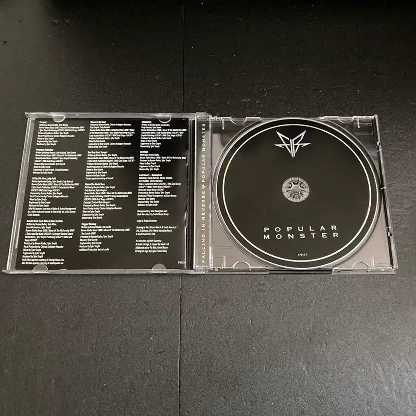 [BUNJANG] Falling In Reverse "Popular Monster" Signed CD / 폴링 인 리버스-Popular Monster 친필싸인CD