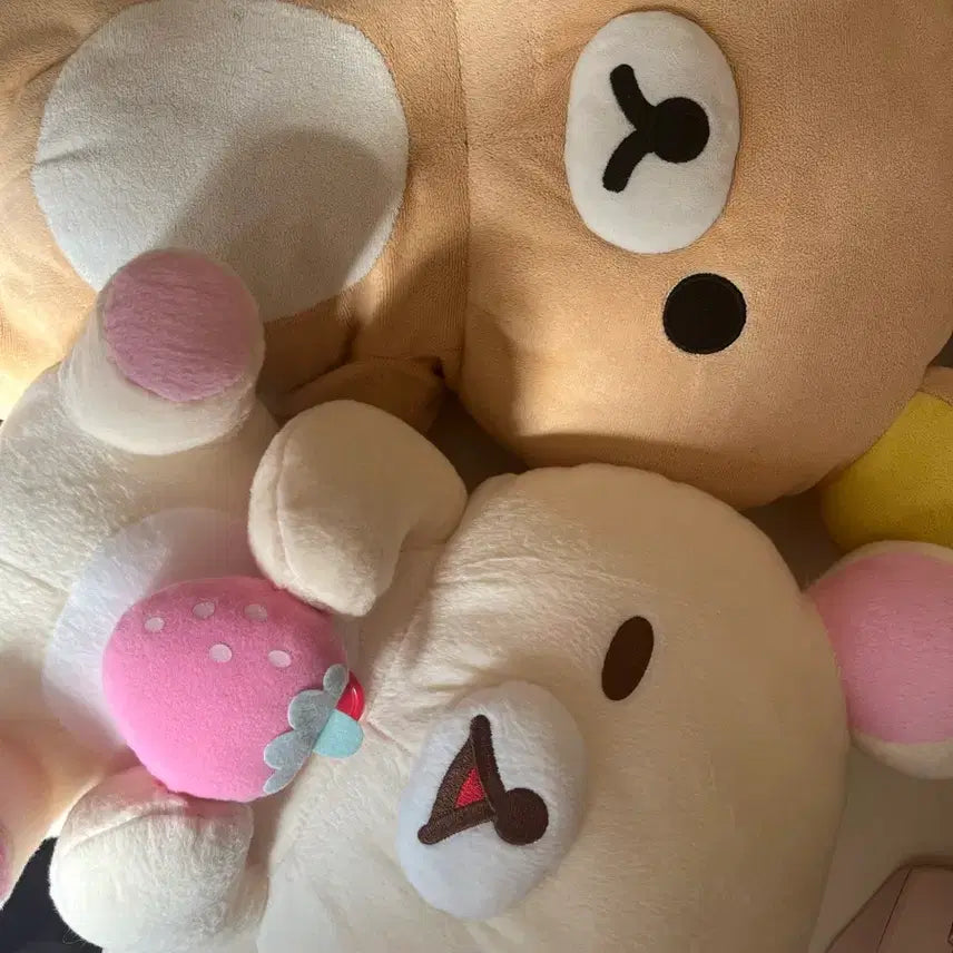 [BUNJANG] Rilakkuma Korilakkuma Strawberry Large Plush Bundle Set / 리락쿠마 코리락쿠마 딸기 대형 인형 일괄판매