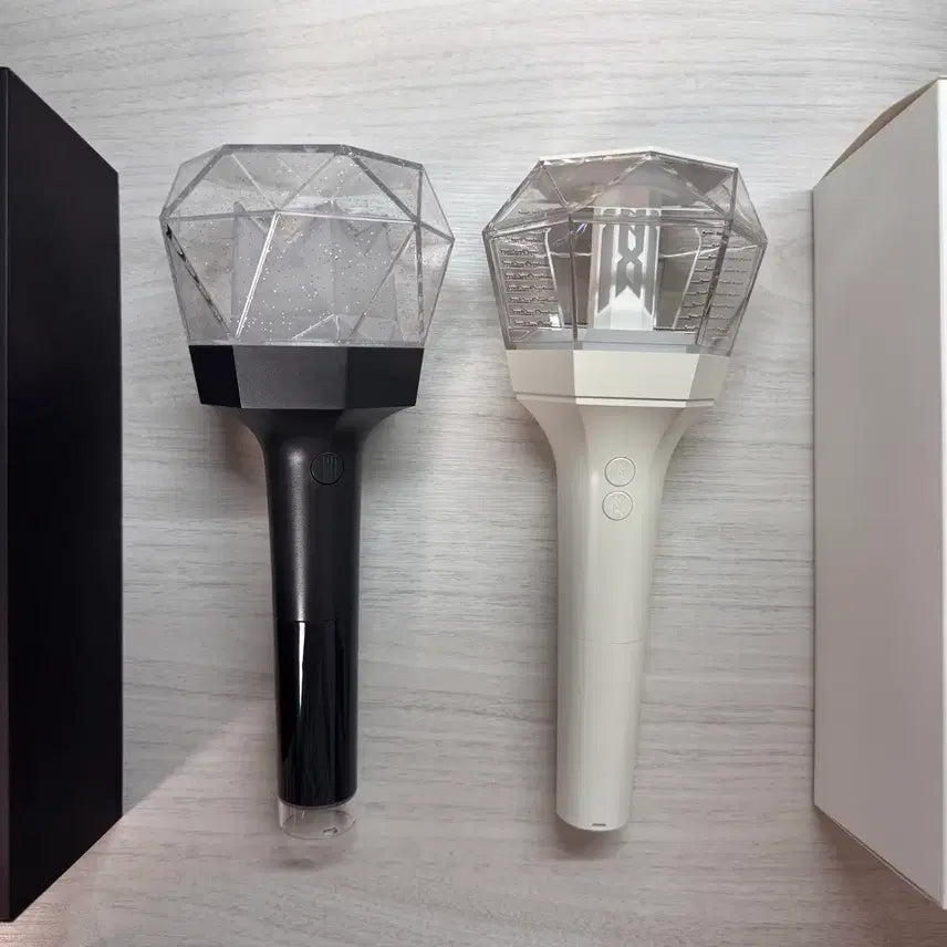 [BUNJANG] Monsta X Official Lightstick Bundled Set (Ver.2 &amp; Ver.3) / 몬스타엑스 응원봉 몬둥이 ver2 ver3 일괄