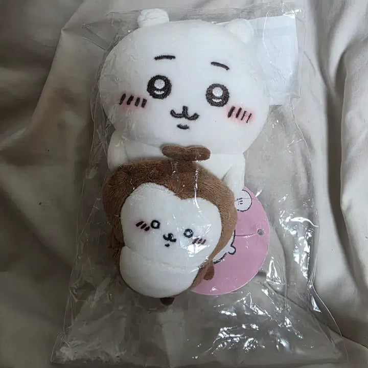 [BUNJANG] Chiikawa &amp; Beetle Desktop Hanging Plush / 저도 쓰고 있는 치이카와 풍뎅이 데스크톱 걸이형 인형