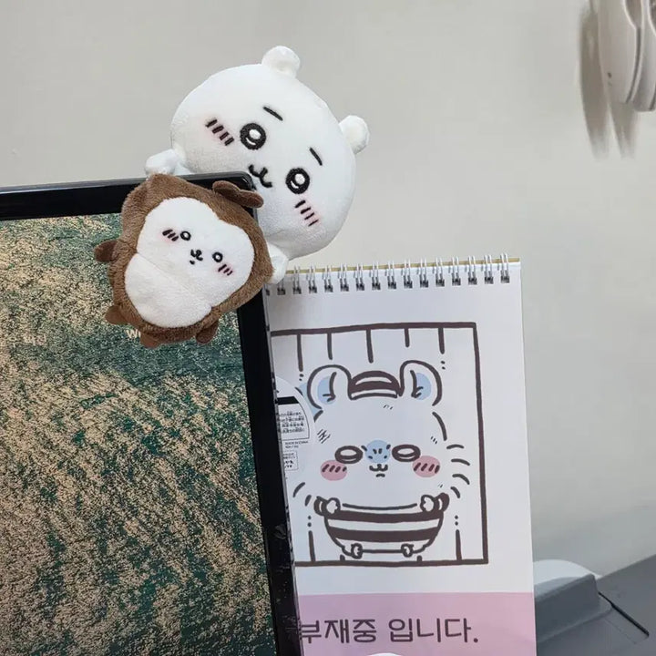 [BUNJANG] Chiikawa &amp; Beetle Desktop Hanging Plush / 저도 쓰고 있는 치이카와 풍뎅이 데스크톱 걸이형 인형