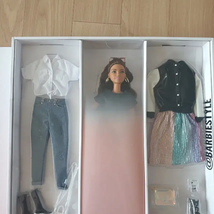 [BUNJANG] Barbie Collector Barbie Sealed / 바비스타일 컬렉터 바비 미개봉
