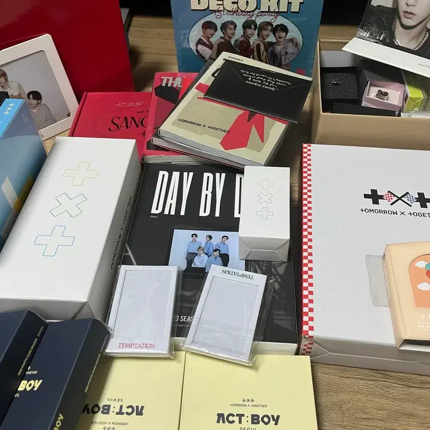 [BUNJANG] TXT Bundle Set - Photocards, Lightstick, Lightstick Keychain, Ring, Deco Kit, Season&