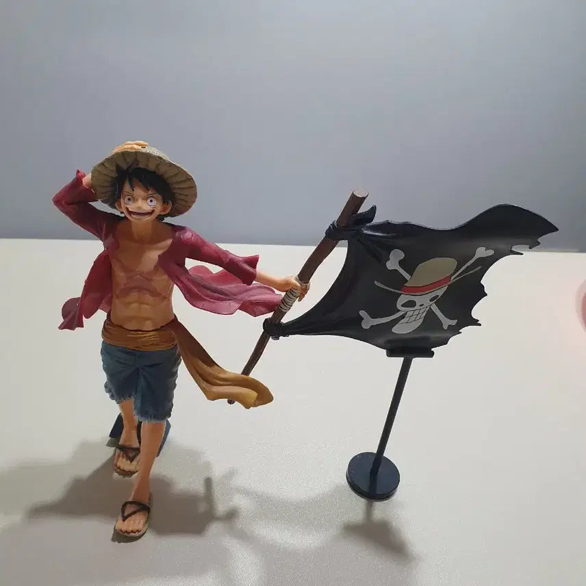 [BUNJANG] One Piece Monkey D. Luffy Figure with Black Flag / 원피스 루피 피규어 (검은 깃발 포함)