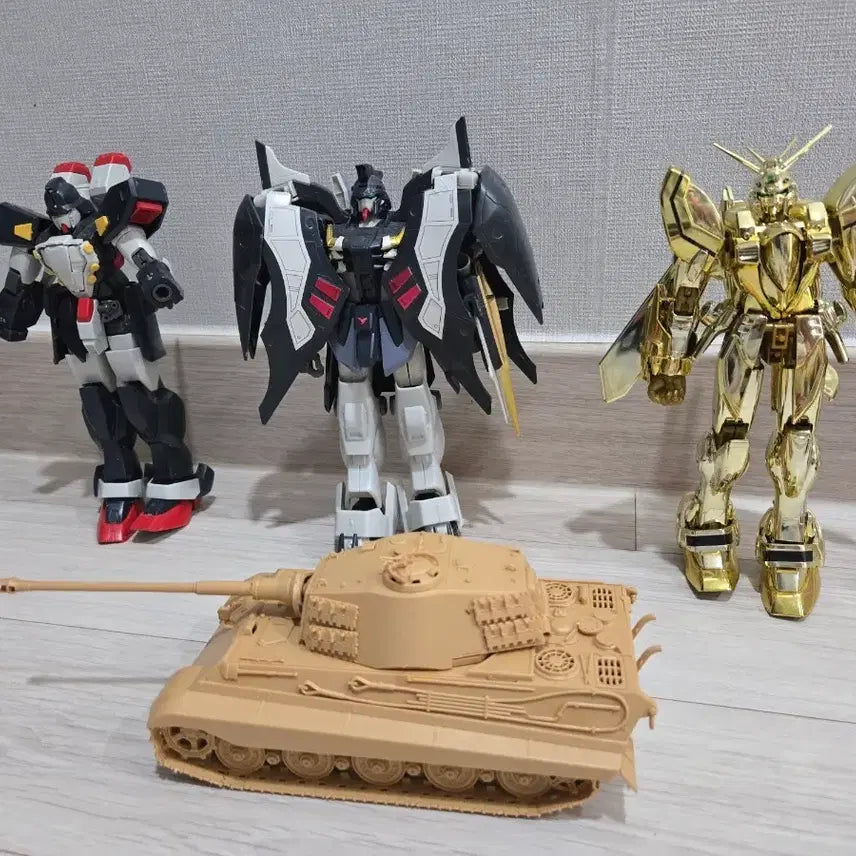 [BUNJANG] Gundam and Tank Plastic Model Kit Bundle / 건담 프라모델 + 탱크 프라모델