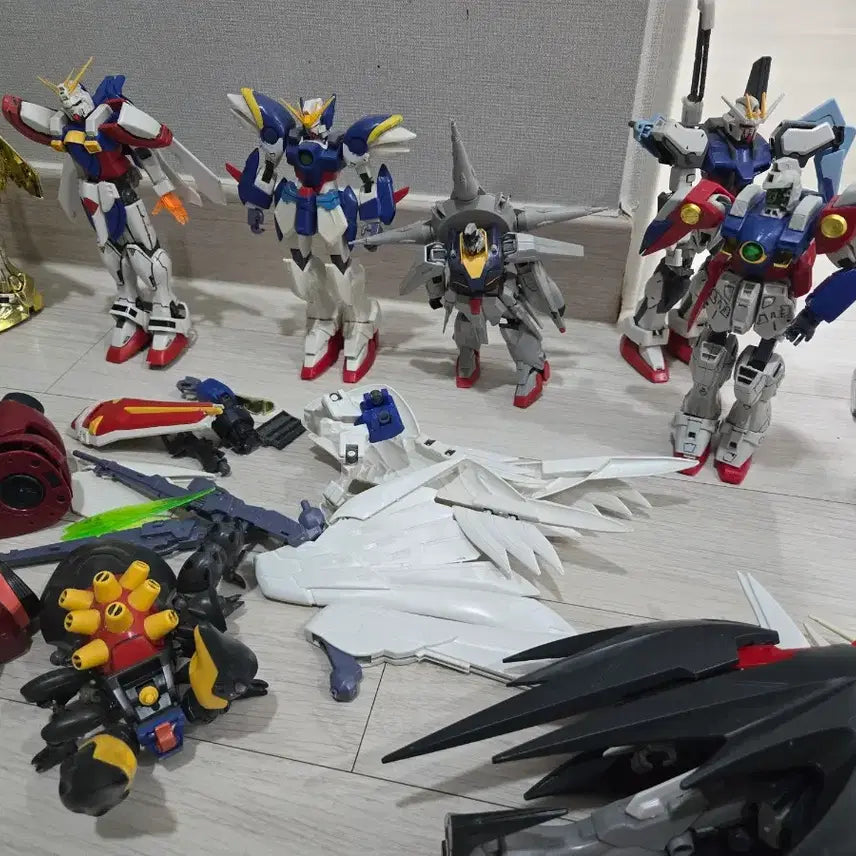 [BUNJANG] Gundam and Tank Plastic Model Kit Bundle / 건담 프라모델 + 탱크 프라모델