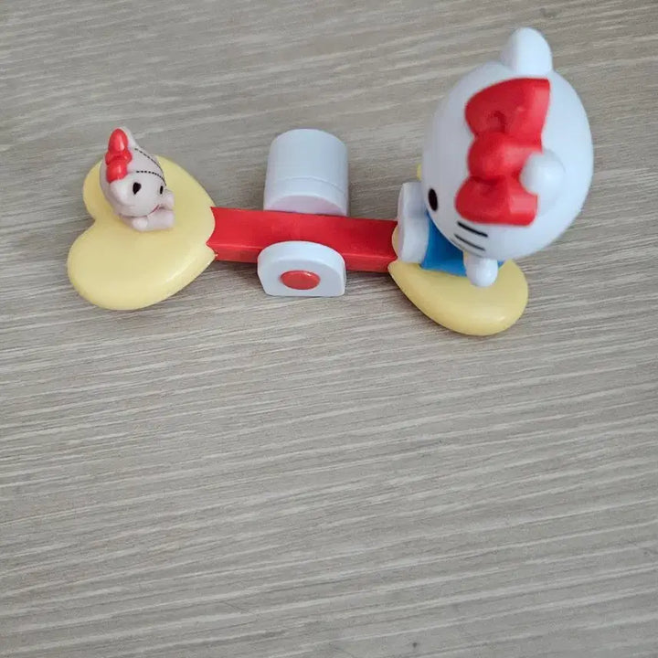 [BUNJANG] Hello Kitty Seesaw Figure / 헬로키티 시소 피규어
